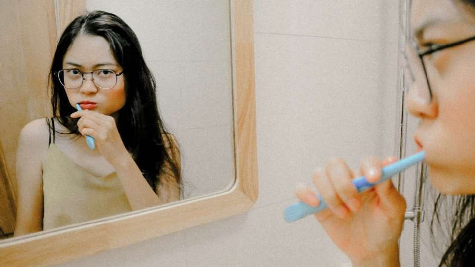 Your oral care routine can’t save you from tooth decay. The right foods can.